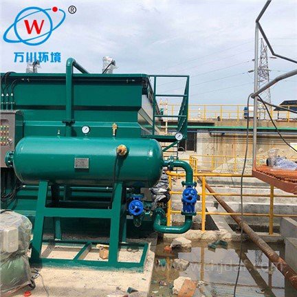 What factors affect the efficiency of dissolved air flotation devices